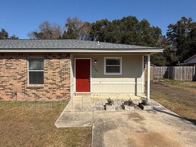 4148 Charles Cir in Milton, FL - Building Photo