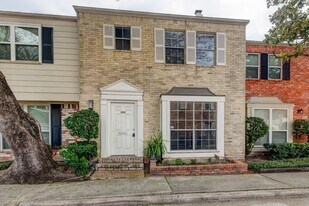 6444 Burgoyne Rd in Houston, TX - Building Photo