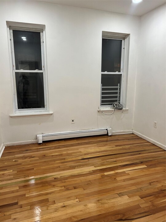 86-13 75th St in Queens, NY - Building Photo