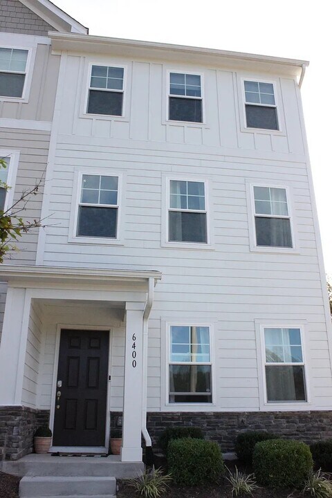 6400 Astor Elgin St in Raleigh, NC - Foto de edificio
