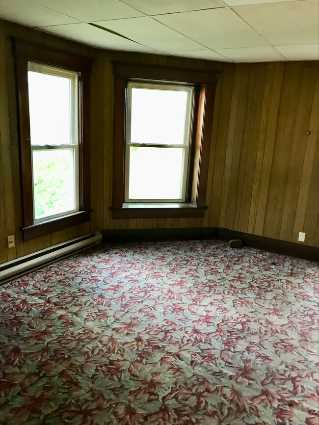 15 S Walnut St, Unit 2 in Akron, OH - Foto de edificio - Building Photo