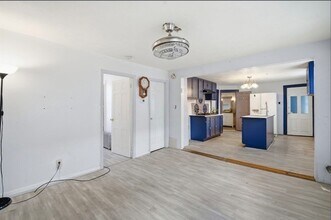 53 Fremont St, Unit 1 in Springfield, MA - Foto de edificio - Building Photo