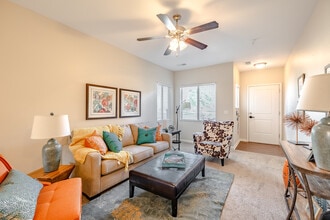 SunSTONE at Fox Ridge in Wichita, KS - Foto de edificio - Interior Photo