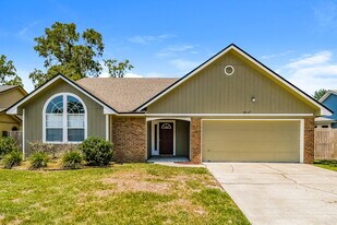 8647 Charlesgate Cir N in Jacksonville, FL - Building Photo