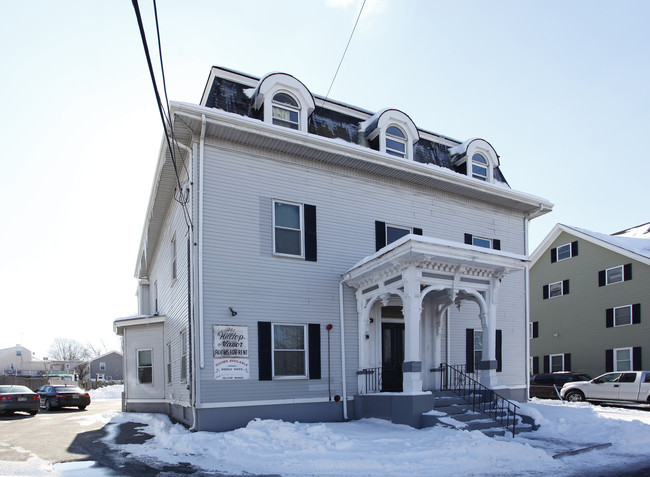 The Hilltop Manor in Salem, MA - Building Photo - Building Photo