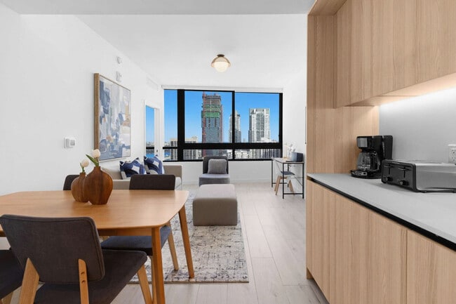 225 N Miami Ave in Miami, FL - Building Photo - Building Photo