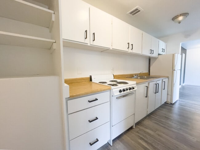 1492 Main St