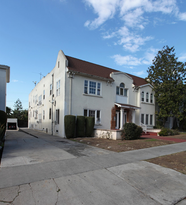 1919 N Vermont Ave in Los Angeles, CA - Building Photo