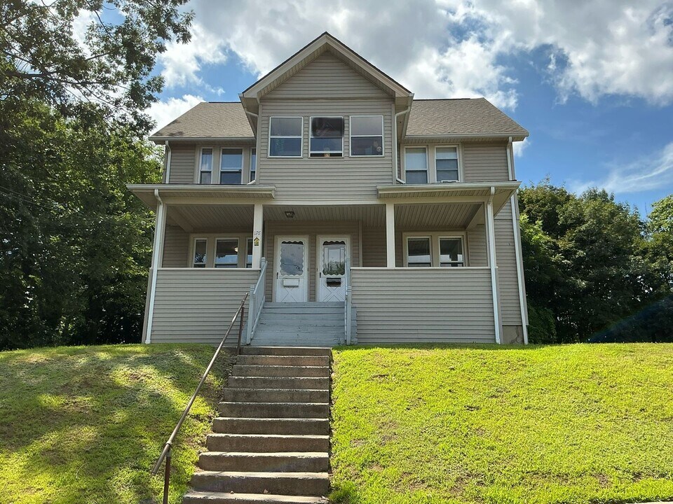 176 McClintock St in New Britain, CT - Building Photo