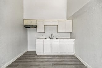 1007 W St Charles St in Brownsville, TX - Building Photo - Building Photo