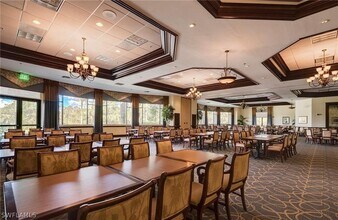 3830 Sawgrass Way in Naples, FL - Foto de edificio - Building Photo