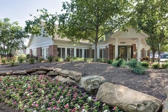 Big Creek Apartments in Parma Heights, OH - Foto de edificio - Building Photo