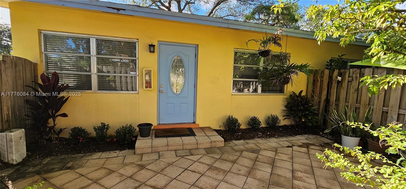 615 SE 16th St in Fort Lauderdale, FL - Building Photo