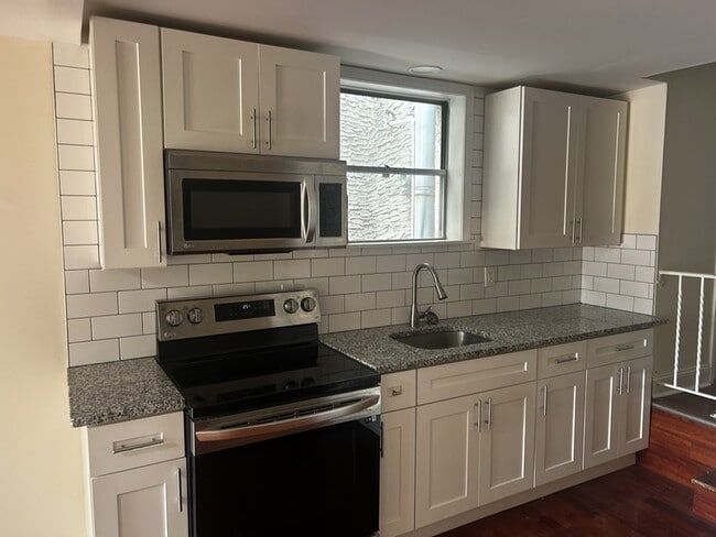 1547 S 13th St in Philadelphia, PA - Building Photo - Building Photo