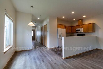 865 NW Ivy St in Camas, WA - Foto de edificio - Building Photo