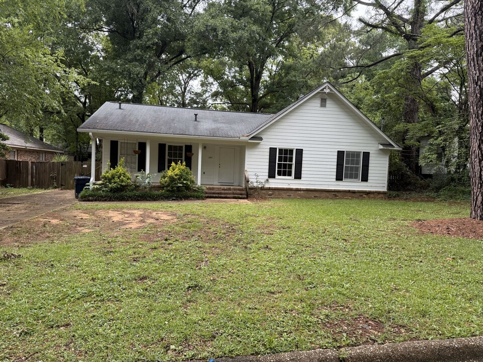 1200 21st Ave in Northport, AL - Building Photo
