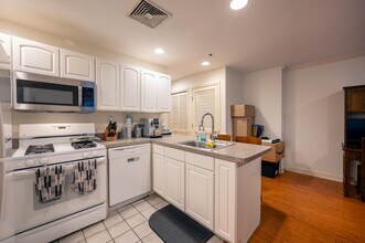 711 Clinton St in Hoboken, NJ - Building Photo - Building Photo