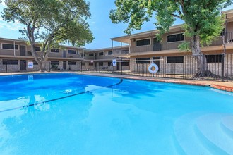 Park Terrace Apartments in San Antonio, TX - Building Photo - Building Photo