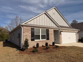 317 Oakmont Cir in Calera, AL - Building Photo
