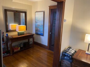 144 Nonantum St, Unit 1 in Boston, MA - Foto de edificio - Building Photo