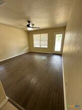 221 Roadrunner Ave in New Braunfels, TX - Building Photo - Building Photo