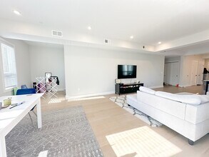 33 Ward St, Unit 1 in Boston, MA - Building Photo - Building Photo