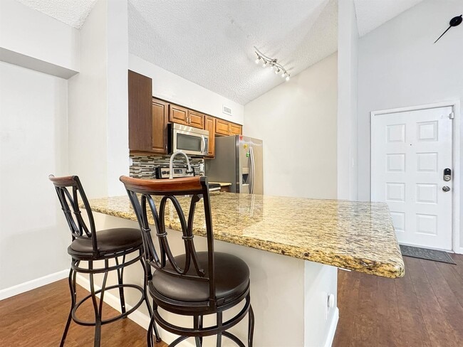 3083 N Oakland Forest Dr, Unit 306 in Oakland Park, FL - Building Photo - Building Photo