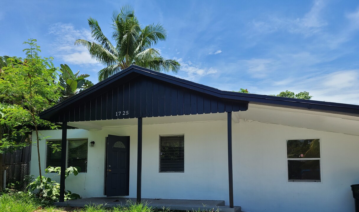 1725 Lavue Ave in Lake Worth Beach, FL - Building Photo