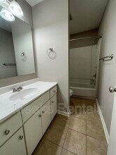 1002 Fairway Gardens Dr in Hurricane, WV - Building Photo - Building Photo