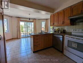 277 Huntington Ridge Dr in Mississauga, ON - Building Photo - Building Photo