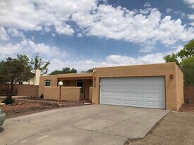 2011 Spruce Needle Rd SE