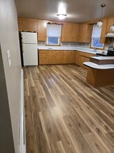 401 Main St, Unit 401-2S in Kewaskum, WI - Foto de edificio - Building Photo