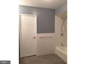 3900 W Ford Rd-Unit -15J in Philadelphia, PA - Building Photo - Building Photo