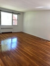 157 White Plains Rd in Tarrytown, NY - Building Photo - Building Photo