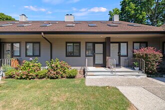 2437 Bedford St in Stamford, CT - Building Photo - Building Photo