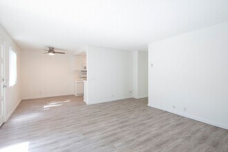 7601 Eads Ave in San Diego, CA - Foto de edificio - Building Photo