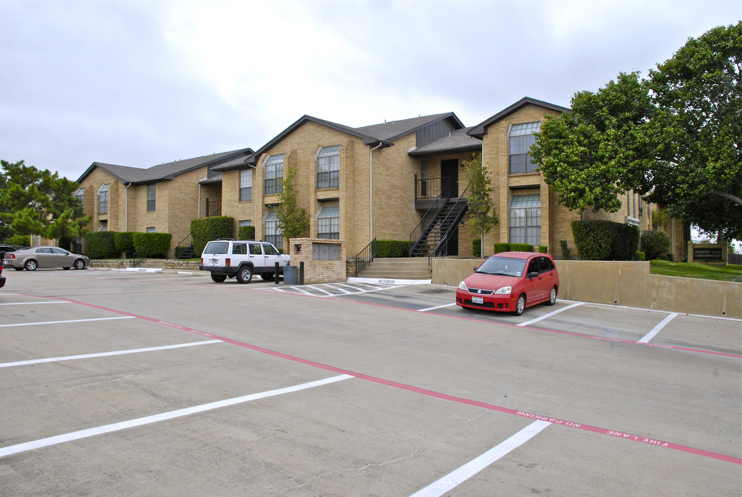 Country Club Condos in Garland, TX - Building Photo