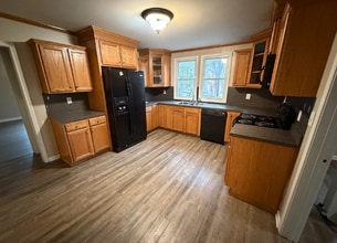 18 N Central Ave in Belmont, NC - Foto de edificio - Building Photo