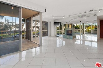 515 Ocean Ave-Unit -301S in Santa Monica, CA - Foto de edificio - Building Photo