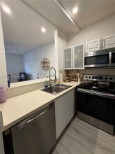 842 Meridian Ave in Miami Beach, FL - Foto de edificio - Building Photo