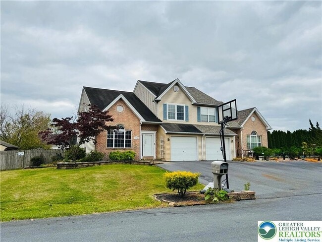 2274 Briarwood Dr in Coplay, PA - Building Photo - Building Photo