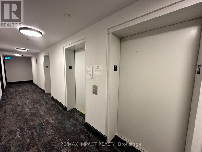 3270 Sheppard Ave E in Toronto, ON - Building Photo - Building Photo