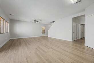 7042 W Mercer Ln in Peoria, AZ - Building Photo - Building Photo