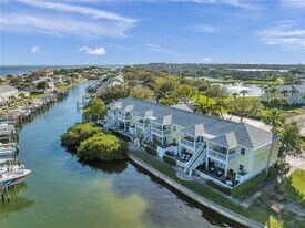 4728 Beach Dr SE in St. Petersburg, FL - Building Photo