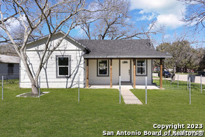 295 E Commerce St in New Braunfels, TX - Building Photo - Building Photo