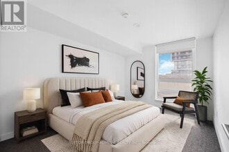 120 Varna Dr in Toronto, ON - Building Photo - Building Photo