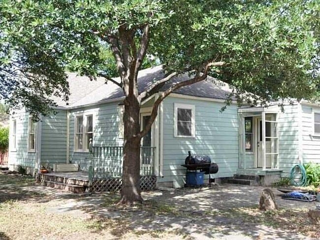 property at 809 E 45th St