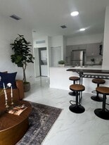 1042 W 66th St, Unit B1 in Hialeah, FL - Building Photo