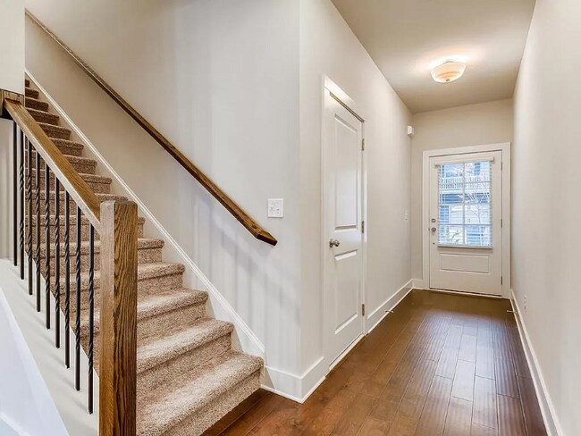 1317 Heights Park Dr in Atlanta, GA - Foto de edificio - Building Photo