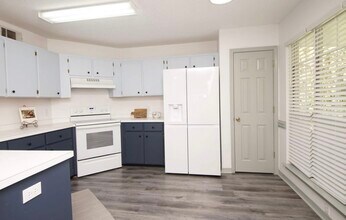 10 2nd St in Shalimar, FL - Foto de edificio - Building Photo